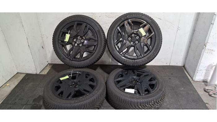 Velgen set + winterbanden Peugeot 3008 Velgen set + winterbanden Peugeot 3008