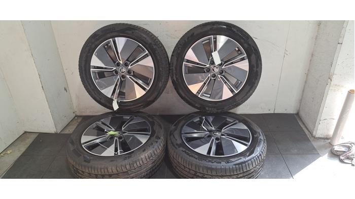 Velgen set + banden Skoda Enyaq IV