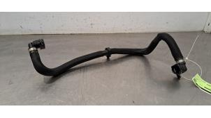 Gebruikte Koelwaterslang Peugeot 3008 III e-3008 Prijs € 36,30 Inclusief btw aangeboden door Autohandel Didier