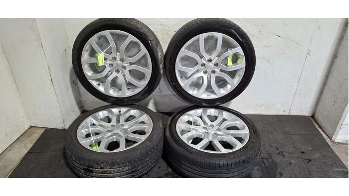 Velgen set + banden Landrover Evoque
