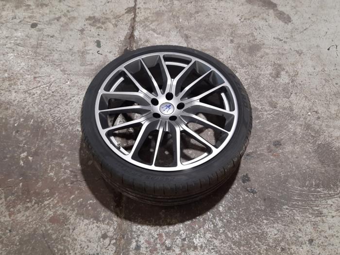 Velg + Band Maserati Quattroporte