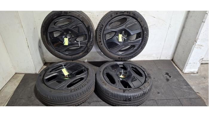 Velgen set + banden Peugeot 3008