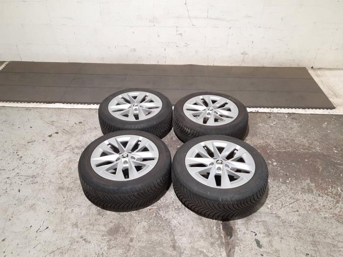 Velgen set + winterbanden Skoda Octavia Velgen set + winterbanden Skoda Octavia
