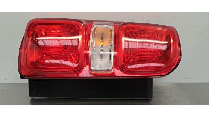 Feu arrière gauche Opel Vivaro