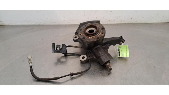Fusee links-voor Opel Vivaro
