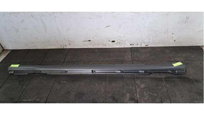 Marche-pied (list de couverture) gauche Audi A6 Marche-pied (list de couverture) gauche Audi A6