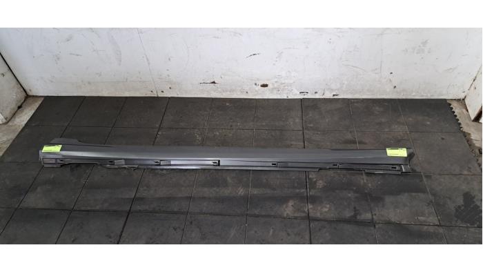 Marche-pied (list de couverture) droite Audi A6 Marche-pied (list de couverture) droite Audi A6
