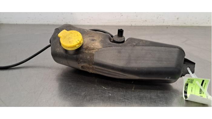 Réservoir lave-glace avant Dacia Duster