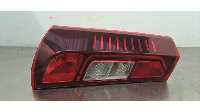 Feu arrière gauche Renault Express