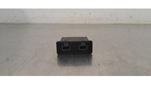 Gebruikte AUX/USB aansluiting Renault Express 1.3 TCE 100 16V Prijs € 30,25 Inclusief btw aangeboden door Autohandel Didier