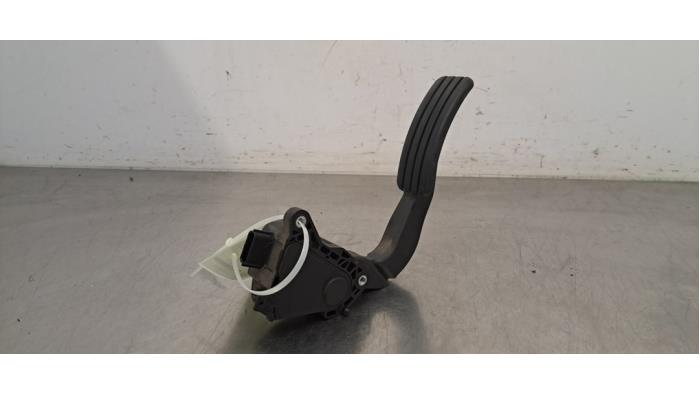 Pedal gazu Renault Express