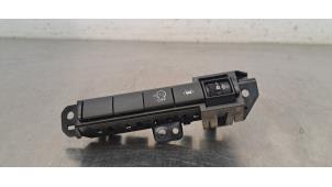 Gebruikte Schakelaar Koplamp Ihv Nissan Qashqai (J12) 1.3 DIG-T MHEV 16V Prijs € 36,30 Inclusief btw aangeboden door Autohandel Didier