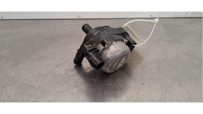 Extra waterpomp Renault Master