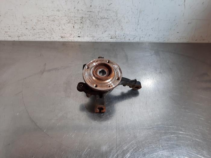 Fusee links-voor Opel Corsa