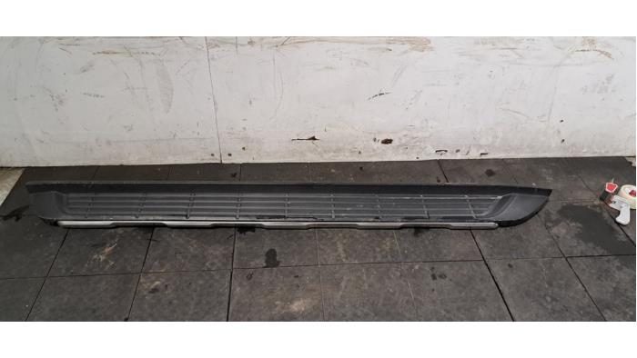 Marche-pied (list de couverture) droite Ford Ranger Marche-pied (list de couverture) droite Ford Ranger