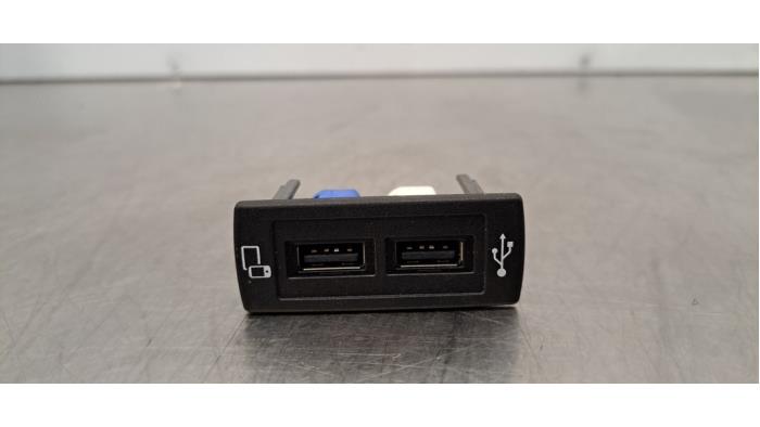 Connexion USB Mercedes Vito