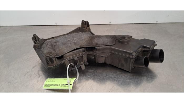 Resonance housing Mercedes Vito