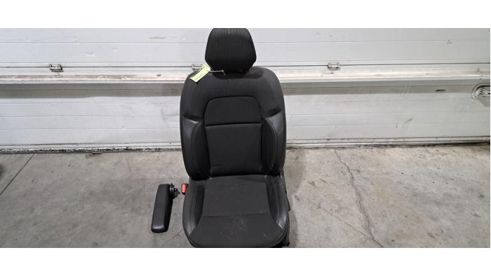 Stoel links Renault Express