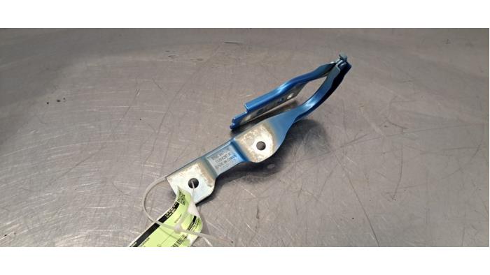 Charnière capot MG 3 Charnière capot MG 3