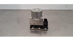 Gebruikte ABS Pomp Renault Trafic (1FL/2FL/3FL/4FL) 2.0 dCi 16V 130 Prijs € 332,75 Inclusief btw aangeboden door Autohandel Didier