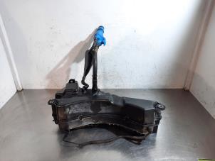 Gebruikte Tank adblue Ford Transit Courier 1.5 TDCi 75 Prijs € 399,30 Inclusief btw aangeboden door Autohandel Didier