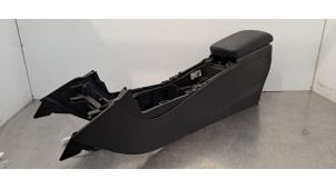 Gebruikte Armleuning Mercedes CLA Shooting Brake (117.9) 1.5 CLA-180 d 16V Prijs € 102,85 Inclusief btw aangeboden door Autohandel Didier