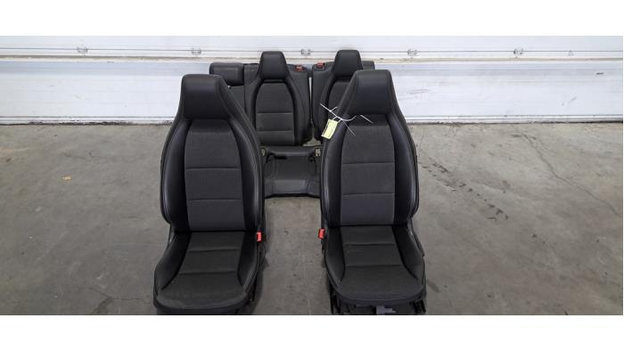 Bekleding Set (compleet) Mercedes CLA Bekleding Set (compleet) Mercedes CLA