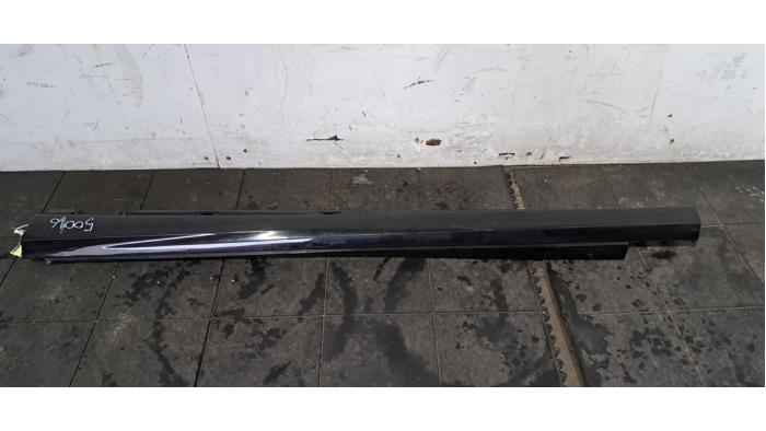 Marche-pied (list de couverture) gauche Mercedes GLE Marche-pied (list de couverture) gauche Mercedes GLE