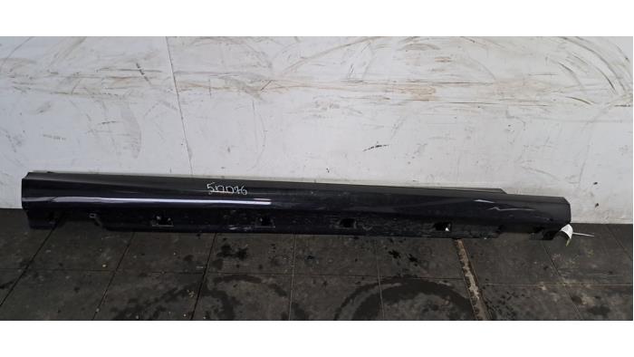 Marche-pied (list de couverture) droite Mercedes GLE Marche-pied (list de couverture) droite Mercedes GLE