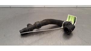 Gebruikte Koelwaterslang DS Automobiles DS 7 1.6 16V E-Tense 300 4x4 Prijs € 66,55 Inclusief btw aangeboden door Autohandel Didier