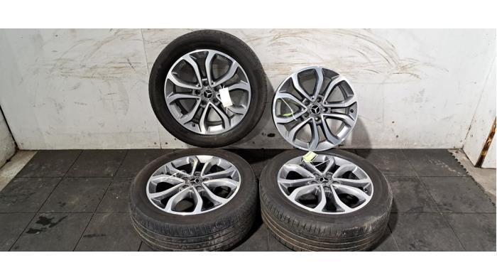 Velgen set + banden Mercedes C-Klasse Velgen set + banden Mercedes C-Klasse