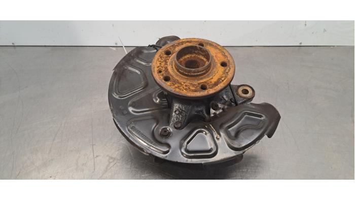 Fusee links-voor Mercedes V-Klasse