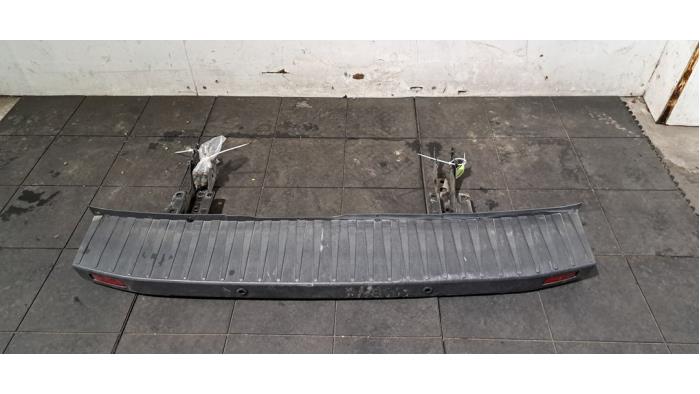 Treeplank achter Ford Transit