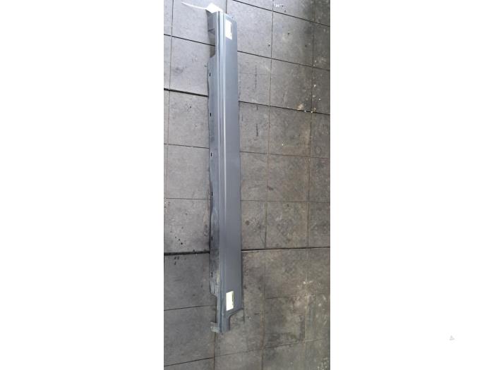 Marche-pied (list de couverture) droite Landrover Range Rover Sport Marche-pied (list de couverture) droite Landrover Range Rover Sport