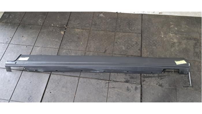Marche-pied (list de couverture) gauche Landrover Range Rover Sport Marche-pied (list de couverture) gauche Landrover Range Rover Sport