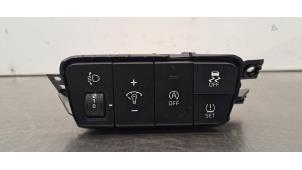 Gebruikte Schakelaar Koplamp Ihv Kia Rio IV (YB) 1.0i T-GDi 100 12V Prijs € 42,35 Inclusief btw aangeboden door Autohandel Didier