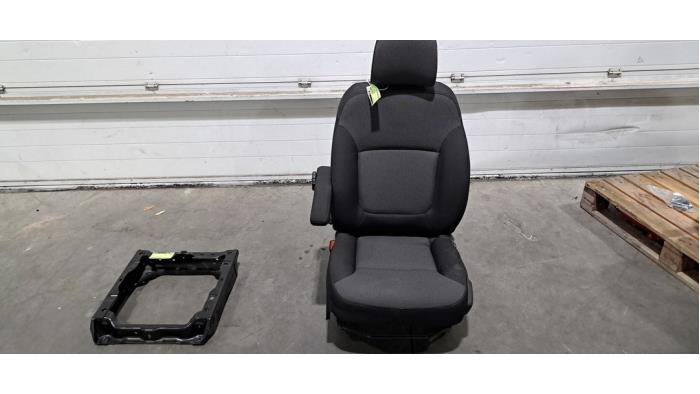 Stoel links Renault Trafic