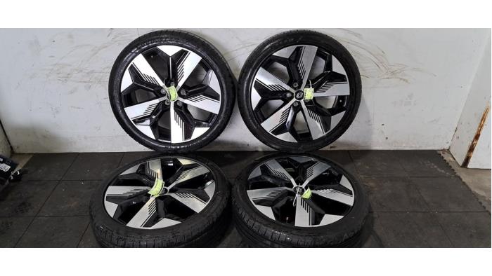 Velgen set + banden Renault Megane E-Tech Velgen set + banden Renault Megane E-Tech