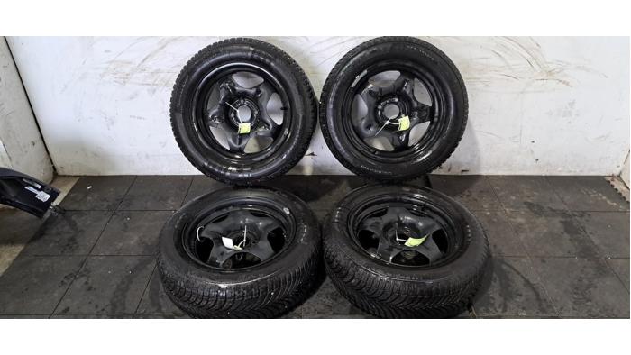 Velgen set + winterbanden Citroen C3 Aircross