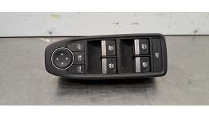Gebruikte Combischakelaar ramen Renault Megane E-Tech (RCB) 60 kWh Prijs € 66,55 Inclusief btw aangeboden door Autohandel Didier