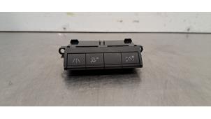 Gebruikte Schakelaar (diversen) Renault Megane E-Tech (RCB) 60 kWh Prijs € 66,55 Inclusief btw aangeboden door Autohandel Didier