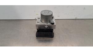 Gebruikte ABS Pomp Renault Megane E-Tech (RCB) 60 kWh Prijs € 266,20 Inclusief btw aangeboden door Autohandel Didier