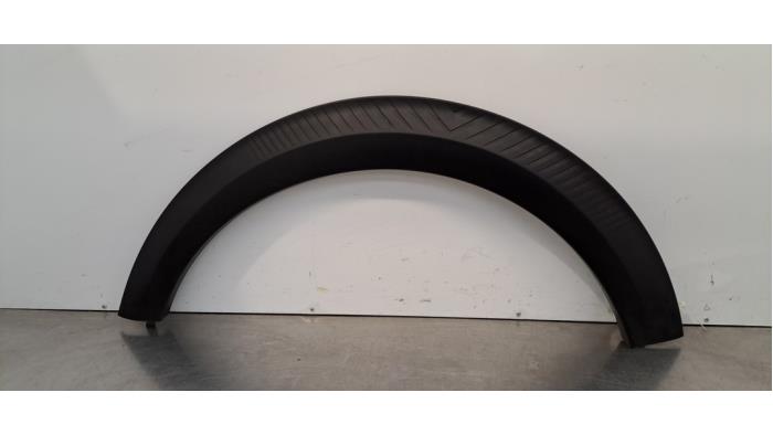 Wielrand achter Citroen C3