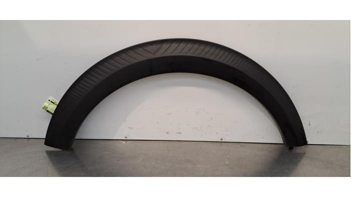 Wielrand achter Citroen C3
