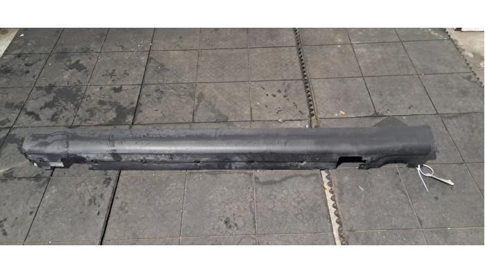 Marche-pied (list de couverture) gauche Mini ONE Marche-pied (list de couverture) gauche Mini ONE