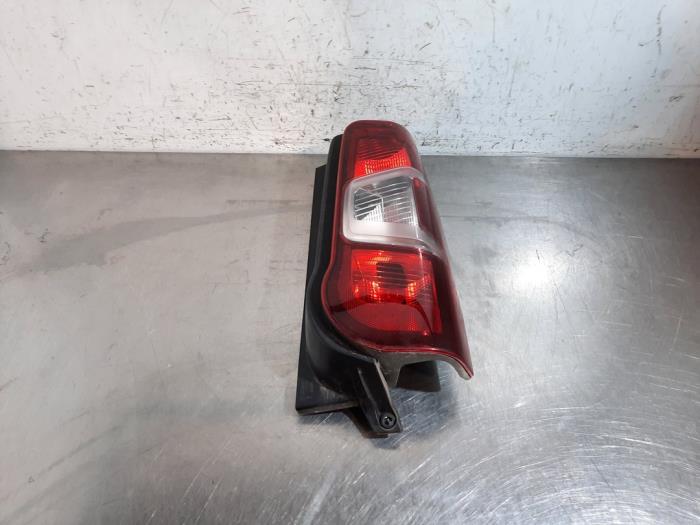 Oikea takavalo Citroen Berlingo Oikea takavalo Citroen Berlingo