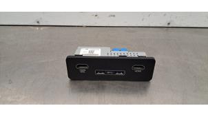 Gebruikte AUX/USB aansluiting Landrover Range Rover Sport (LW) 3.0 D250 MHEV Prijs € 66,55 Inclusief btw aangeboden door Autohandel Didier