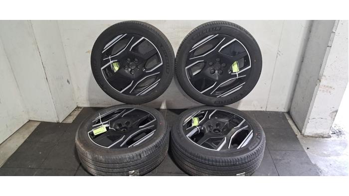 Velgen set + banden Peugeot 3008 Velgen set + banden Peugeot 3008