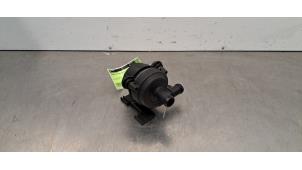 Gebruikte Extra waterpomp Landrover Range Rover Sport (LW) 3.0 D250 MHEV Prijs € 60,50 Inclusief btw aangeboden door Autohandel Didier