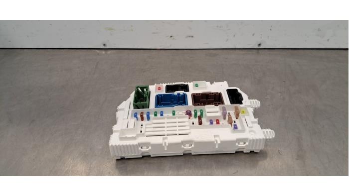 Boîte à fusibles Peugeot 408 Boîte à fusibles Peugeot 408